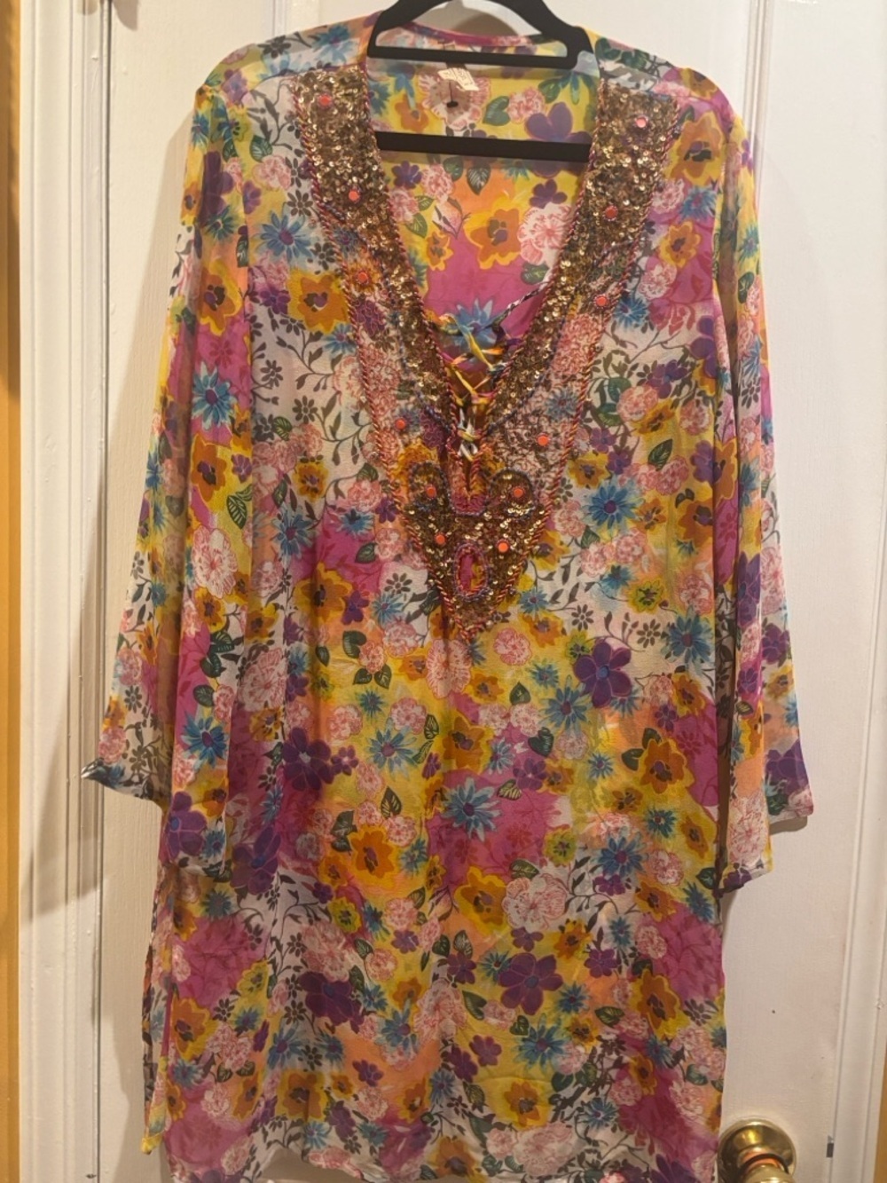ANNA…. MULTICOLORED SILK FLORAL DRESS/COVER UP/TUNIC LENGTH 35”
SIZE XL PTP 20”